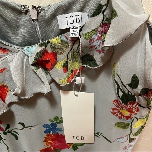 ๐๐HP๐๐ TOBI ROMEO RUFFLES DRESS IN GREY FLORAL NWT Size Medium - Picture 9 of 9